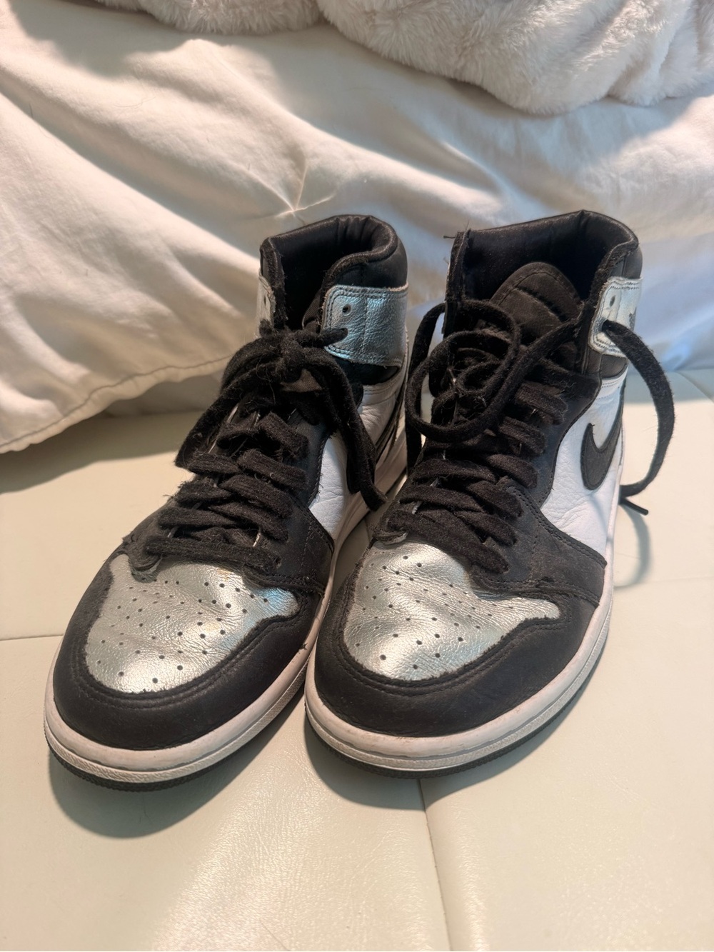 Air Jordan 1 Retro High OG Womens “Silver Toe”